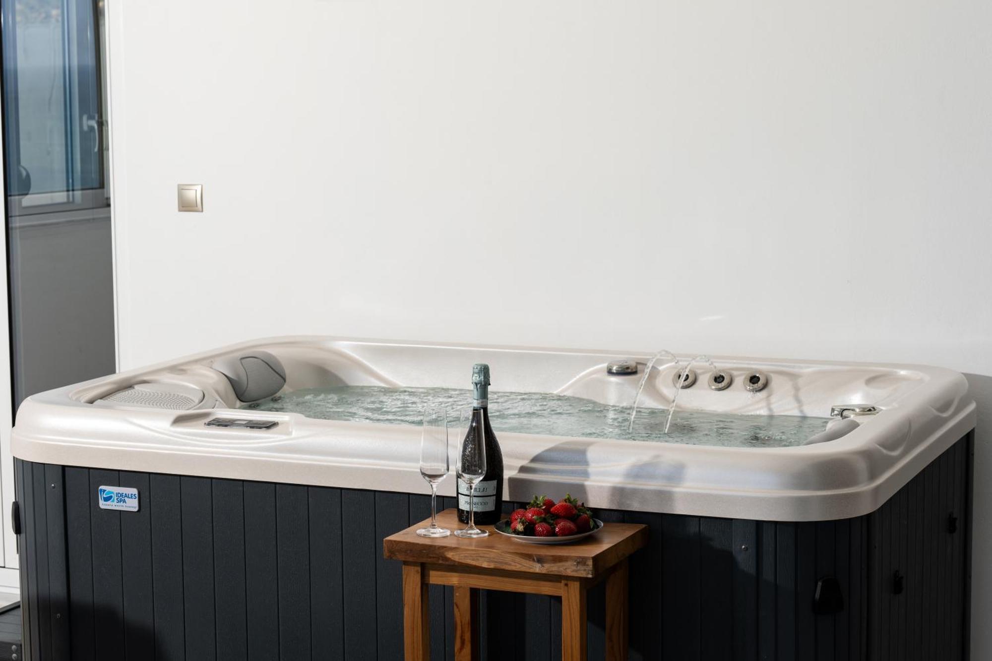 Secret View Apartment, With Private Jacuzzi Rethymno  ภายนอก รูปภาพ